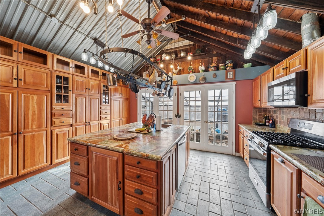 664 Back Street Pembroke, NY 14036 - Photo 4 of 44 Massive, cook-lovers kitchen with walk-out Greenho