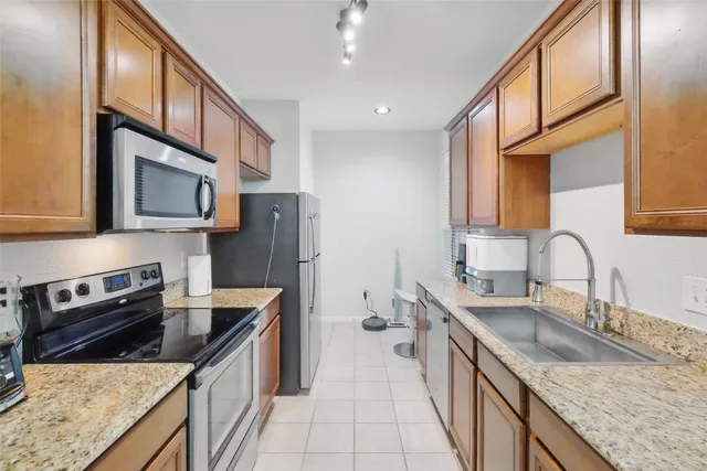 $1,200 | 2255 Braeswood Park Drive, Unit 166, Houston, TX 77030