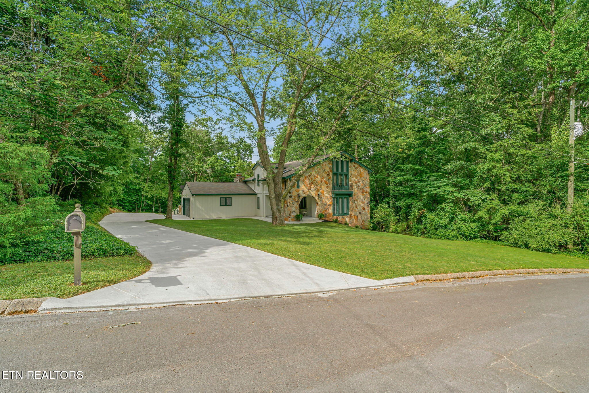 138 Newell Lane Oak Ridge, TN 37830 - Photo 2 of 51 138 Newell Ln - Front Exterior (2)