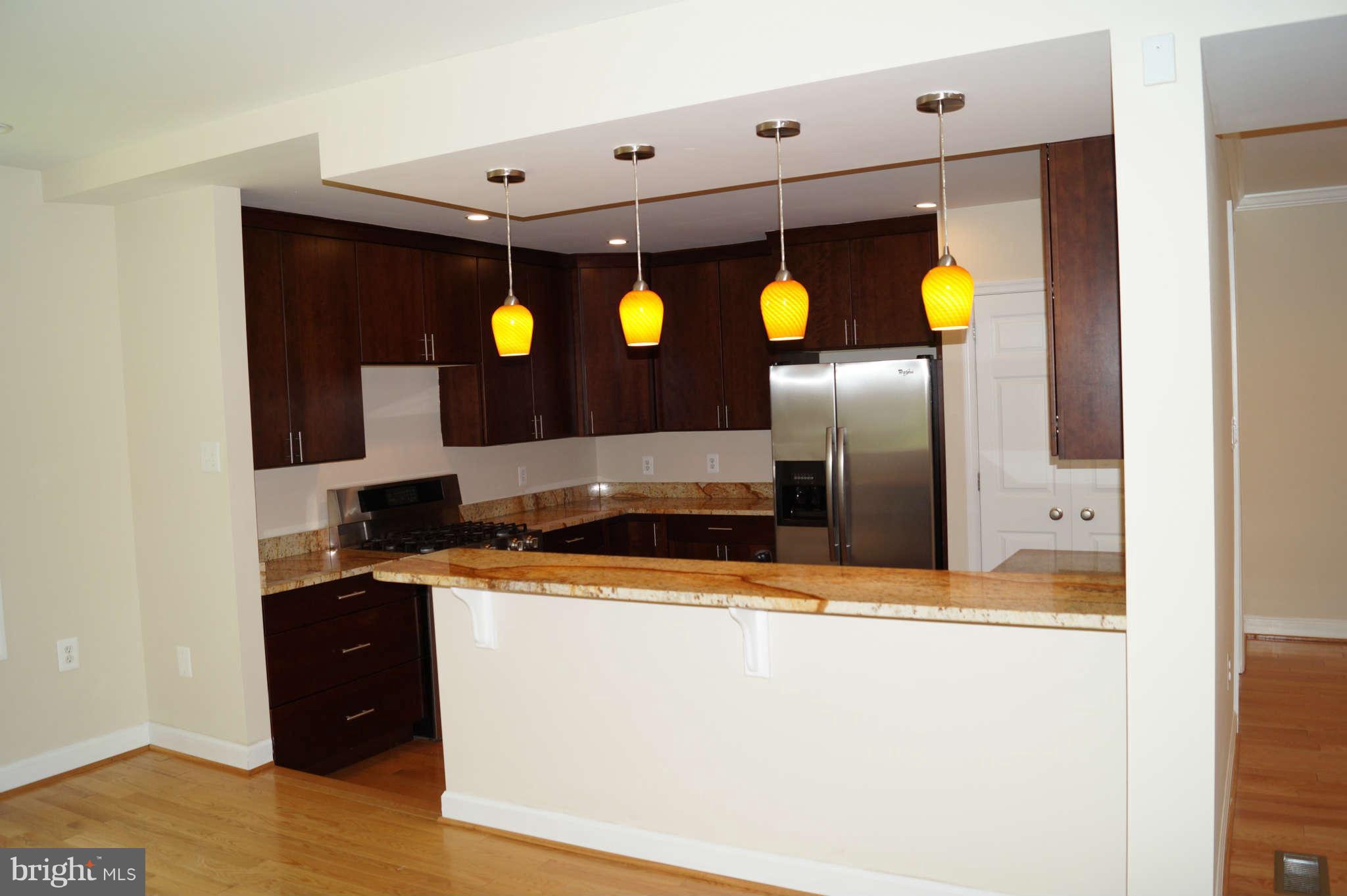 5130 Rondel Place Columbia, MD 21044 - Photo 11 of 23 Kitchen w breakfast bar