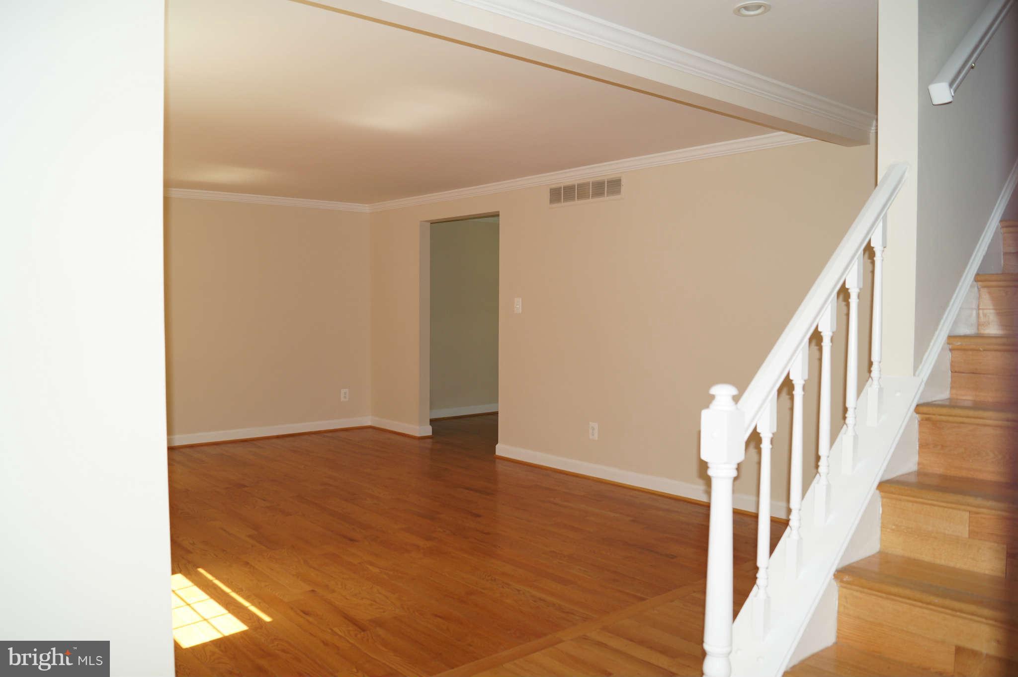 5130 Rondel Place Columbia, MD 21044 - Photo 4 of 23 Living Room