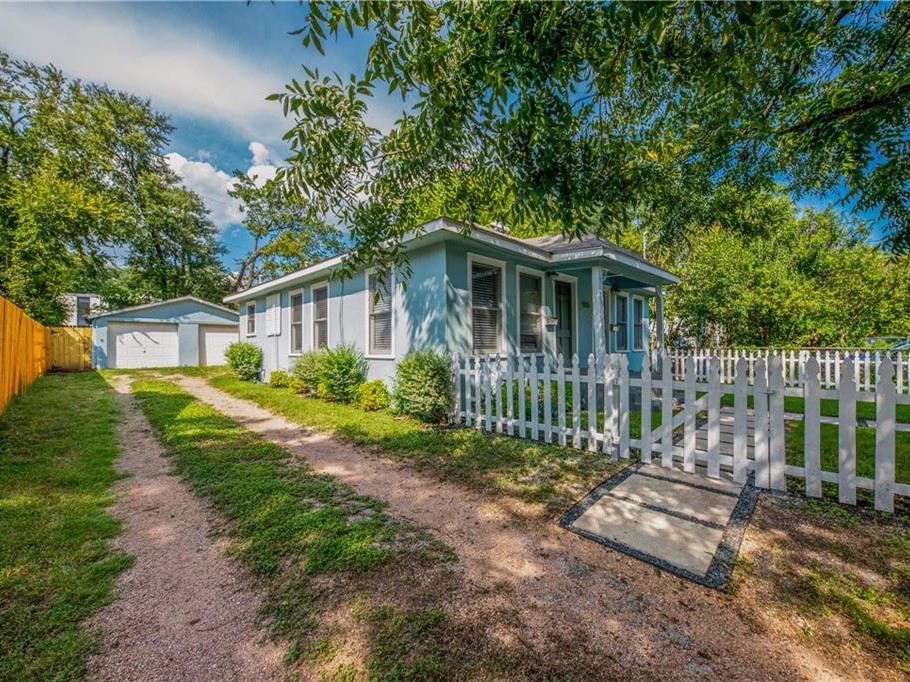 906 Capitol Court, Unit B Austin, TX 78751 - Photo 2 of 12 a view of a house with a yard and plants