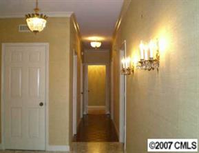 872 Cherokee Road, Unit K7 Charlotte, NC 28207 - Photo 4 of 6 Gallery Image 4