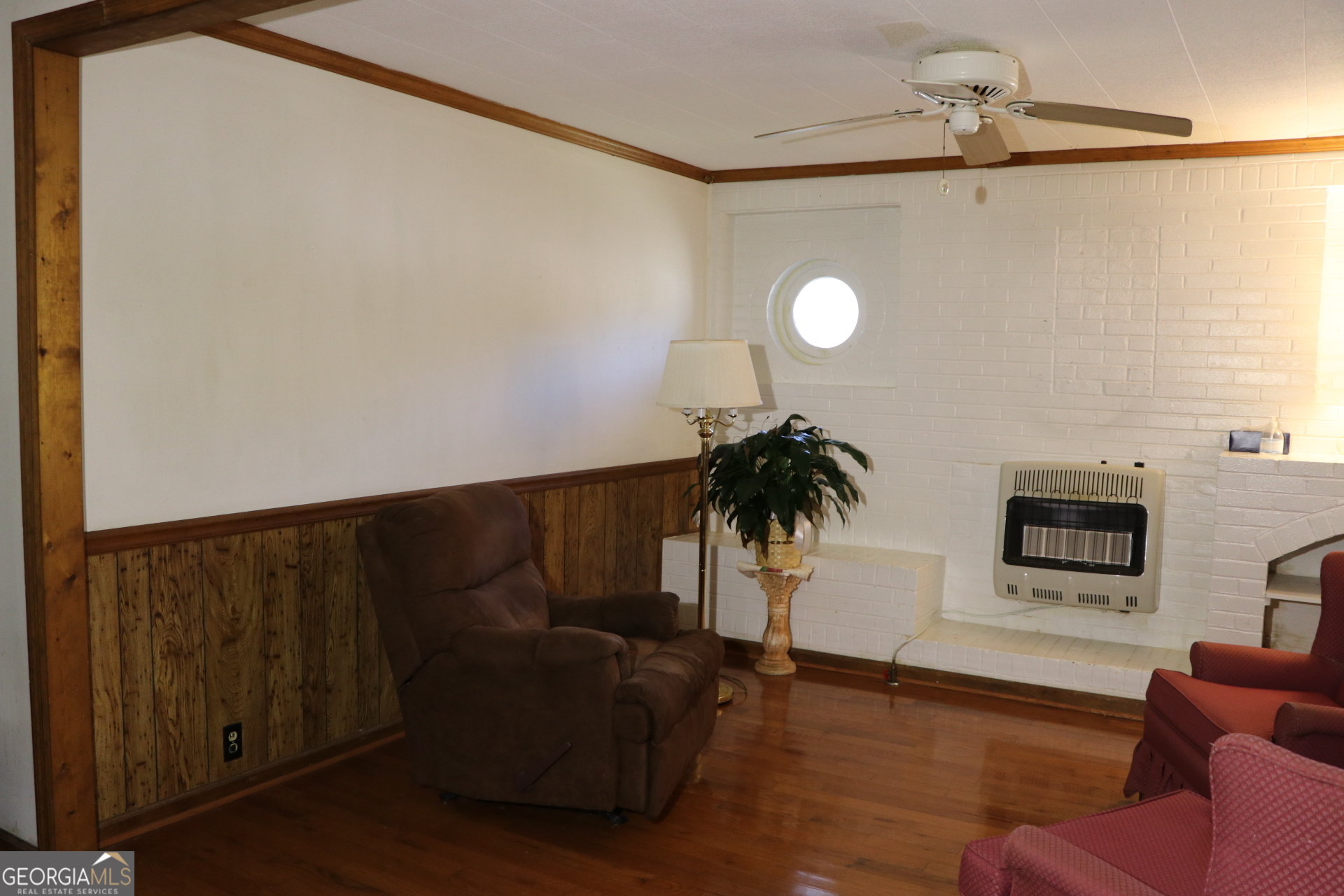 6797 Highway 114 Lyerly, GA 30730 - Photo 28 of 56 a living room with furniture and a large window