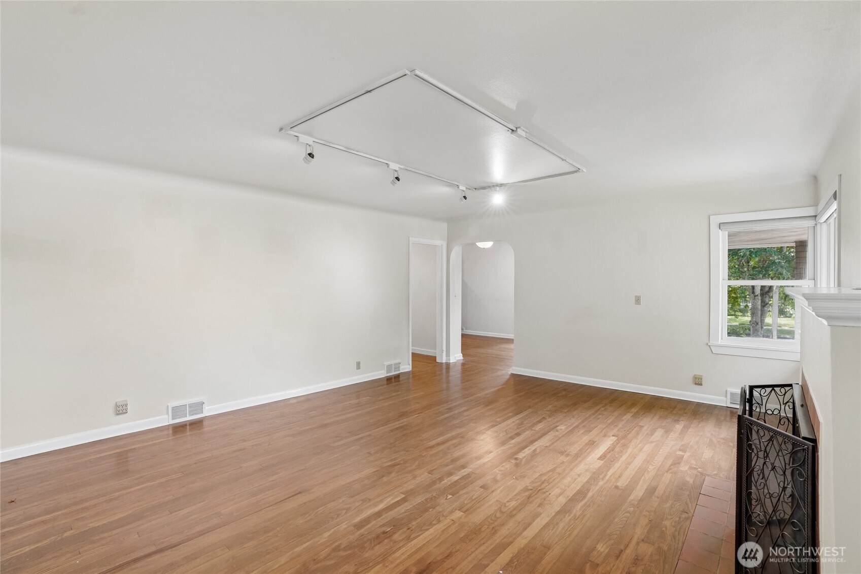 3004 Southwest Barton Street Seattle, WA 98126 - Photo 15 of 40