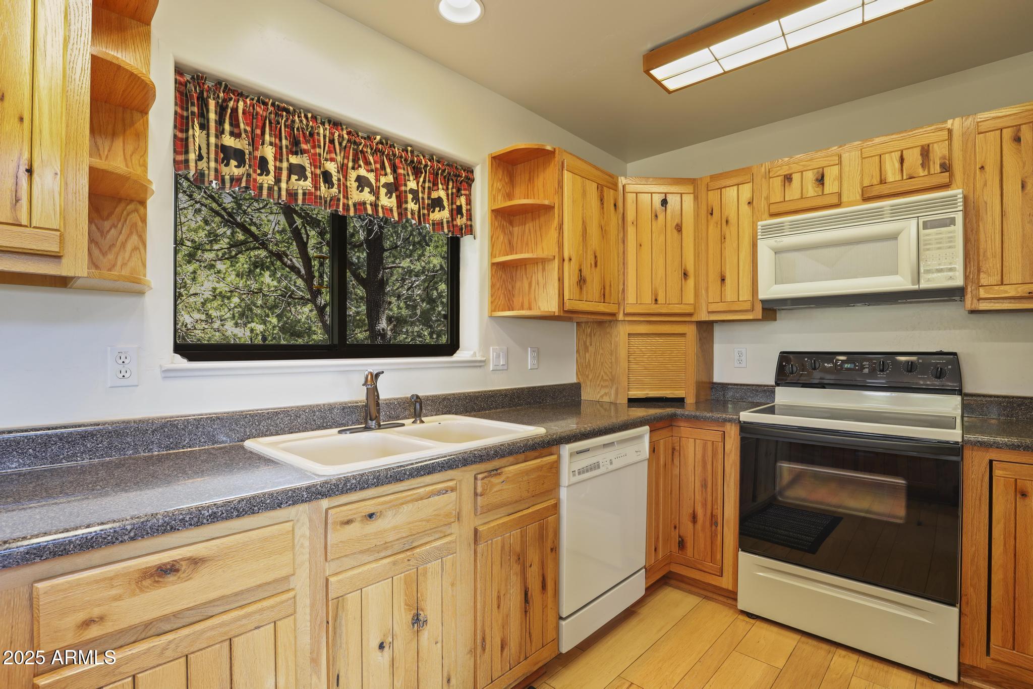 5555 Solitude Trail Loop Pine, AZ 85544 - Photo 20 of 41 1E0A5399