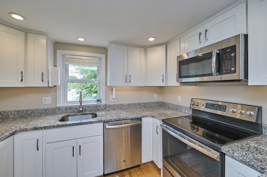 84 Redfield Road Wakefield, MA 01880 - Photo 6 of 37 Gallery Image 6