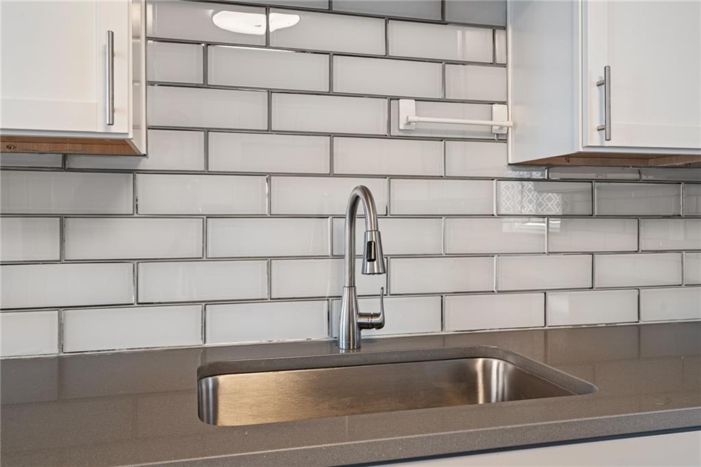 2400 South Crescent Avenue Independence, MO 64052 - Photo 15 of 37