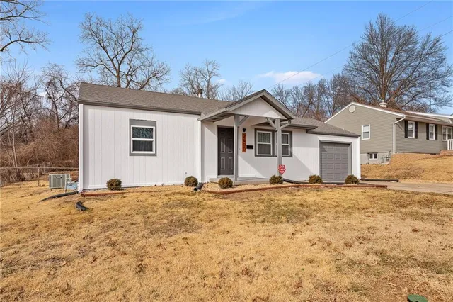 $222,000 | 2400 South Crescent Avenue, Independence, MO 64052