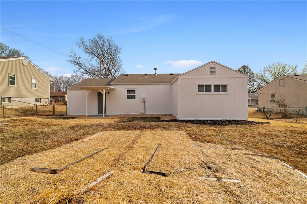 2400 South Crescent Avenue Independence, MO 64052 - Photo 33 of 37