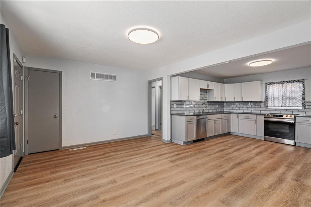 2400 South Crescent Avenue Independence, MO 64052 - Photo 7 of 37