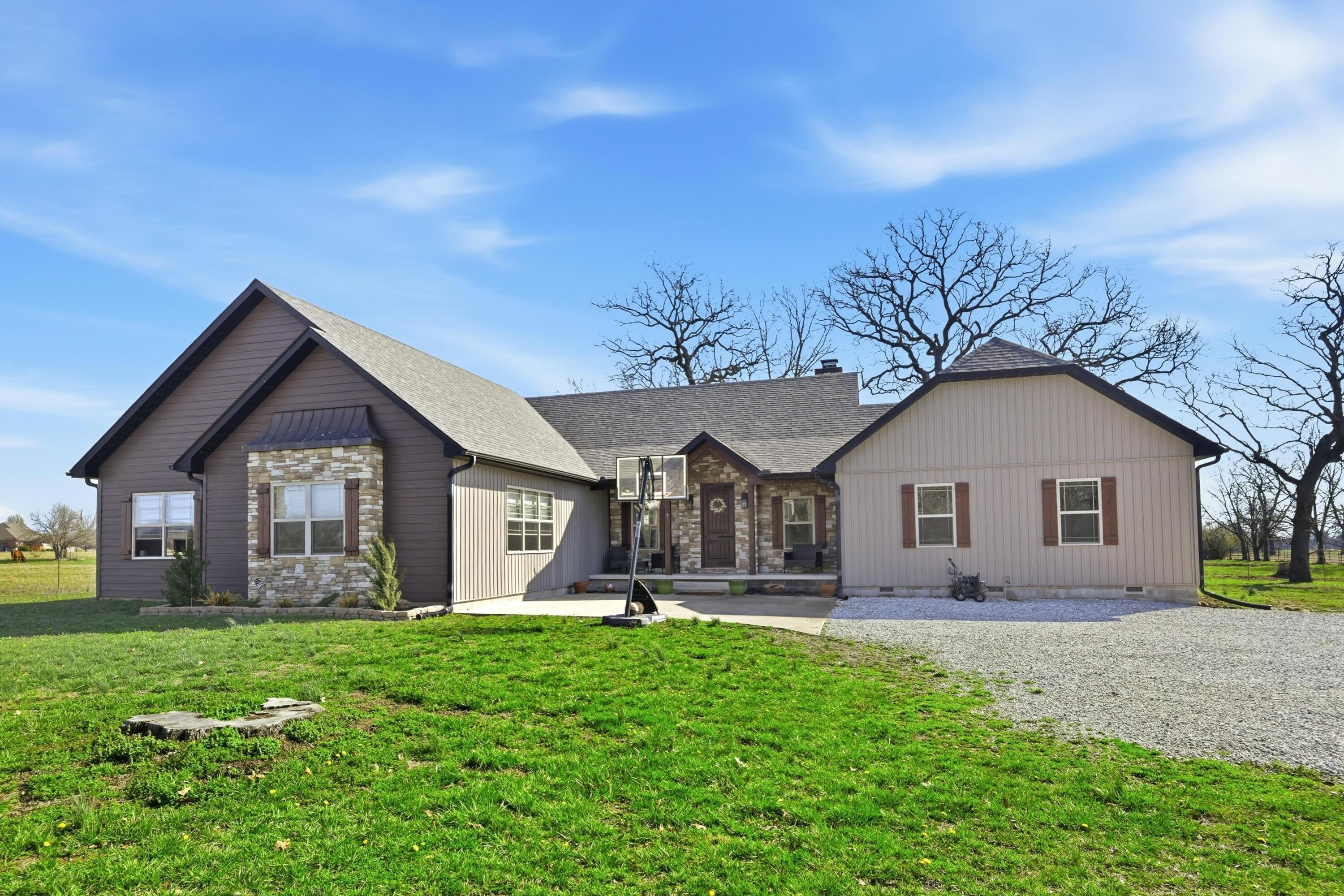 8161 Falcon Road Neosho, MO 64850 - Photo 1 of 68 001