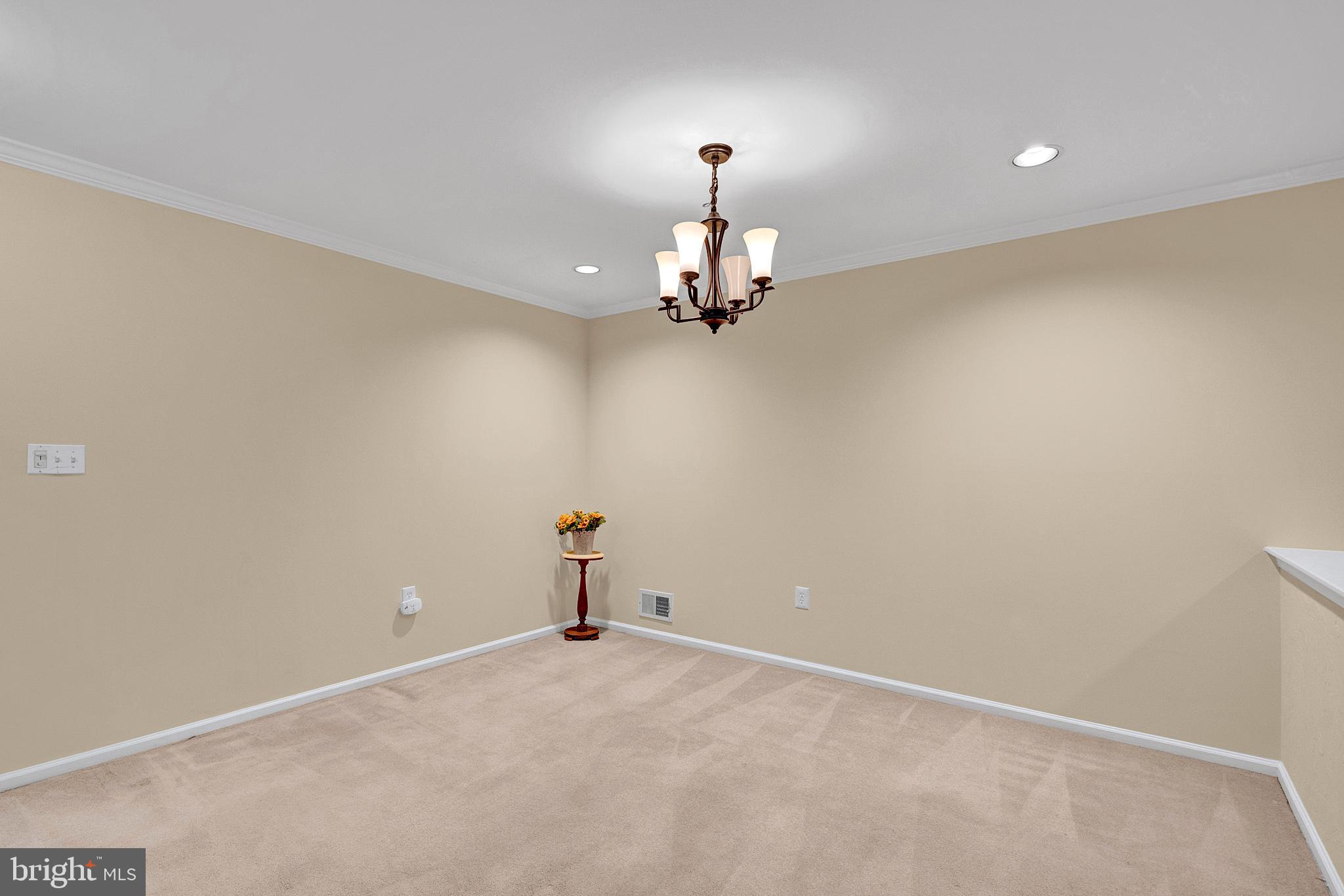 305 Deer Run Court Pennington, NJ 08534 - Photo 5 of 34 en view