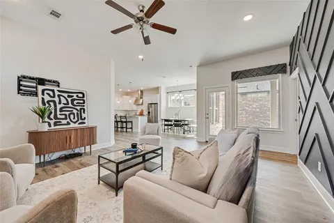 $450,000 | 912 Lamp Post Lane, Argyle, TX 76226