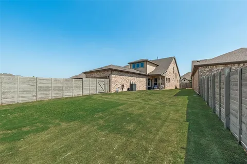 $450,000 | 912 Lamp Post Lane, Argyle, TX 76226