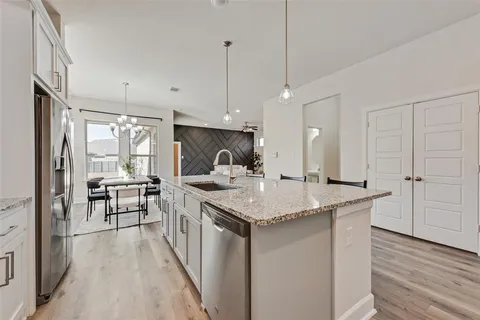 $450,000 | 912 Lamp Post Lane, Argyle, TX 76226