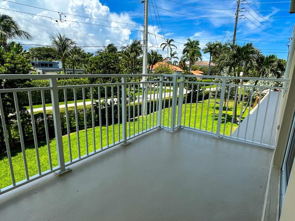 950 De Soto Road, Unit 2B Boca Raton, FL 33432 - Photo 7 of 38 IMG-5809