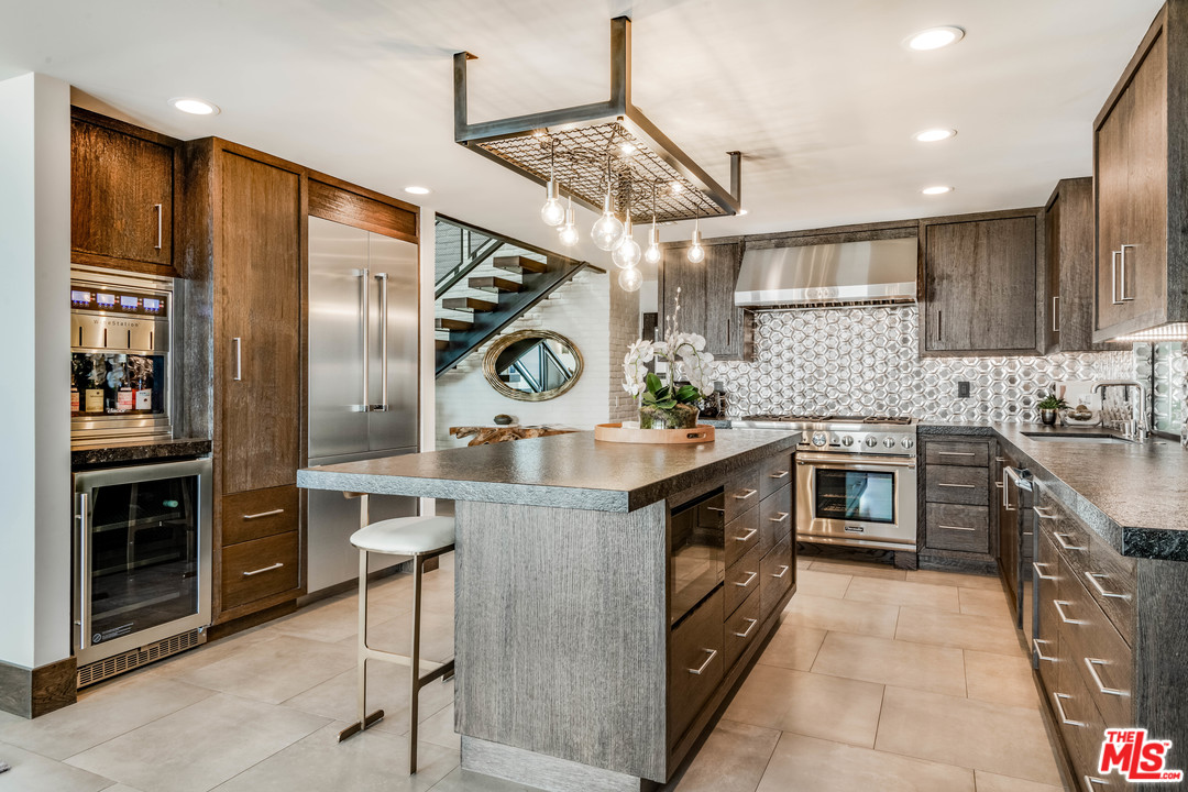 1534 The Strand Hermosa Beach, CA 90254 - Photo 5 of 30