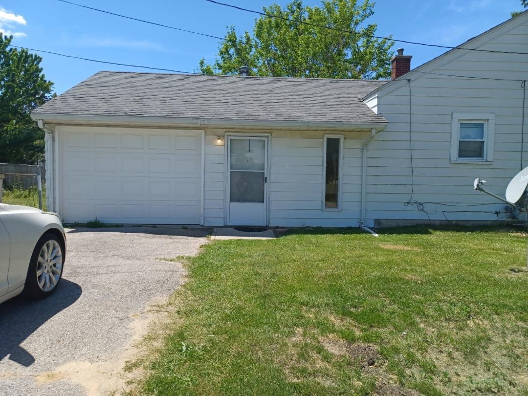 3074 East Atherton Road Burton, MI 48529 - Photo 2 of 9