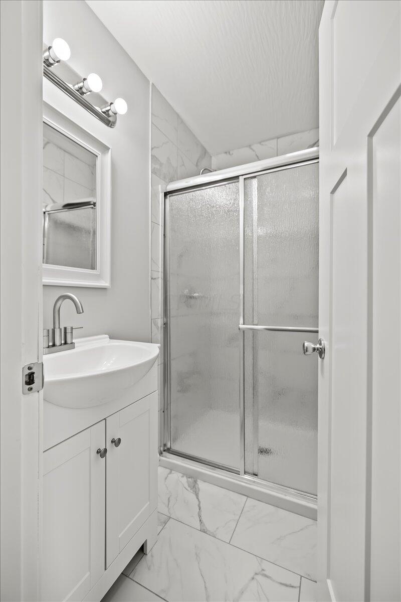 656 Salisbury Road Columbus, OH 43204 - Photo 19 of 31 20-Bathroom 2