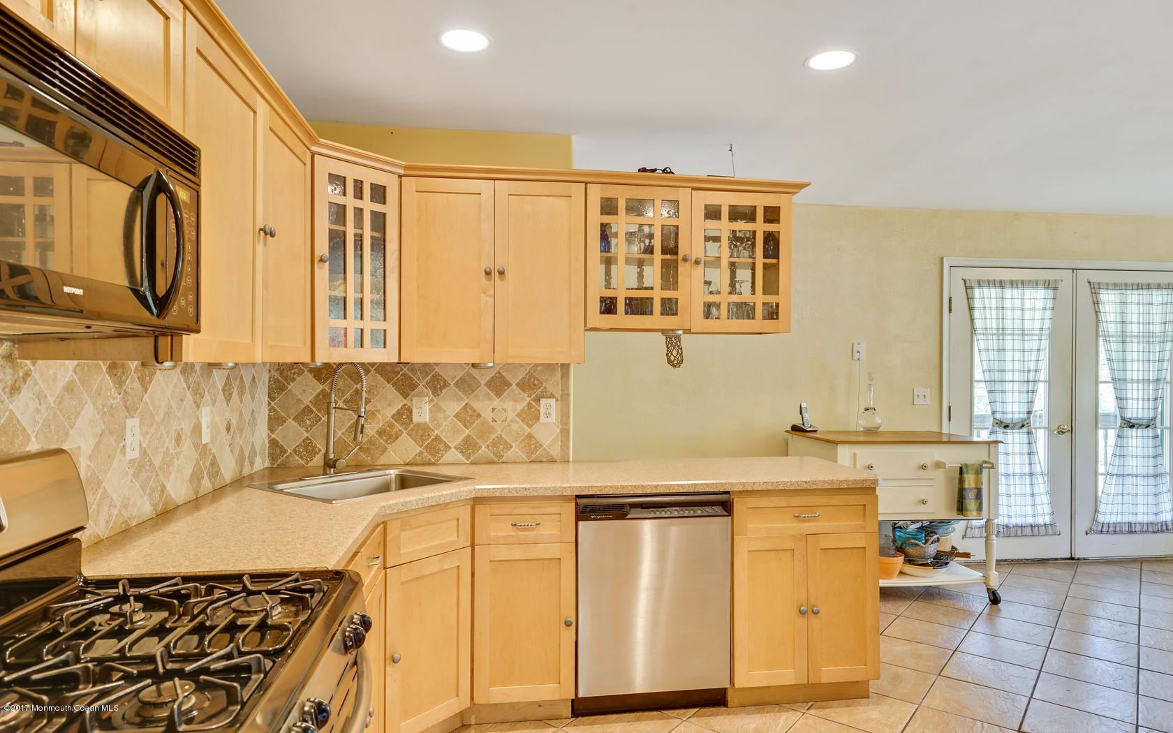 460 North County Line Road Jackson, NJ 08527 - Photo 22 of 48 a bathroom with a granite countertop sink and a bathtub