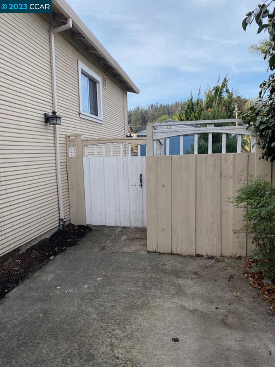 514 Talbot Avenue, Unit 514B Albany, CA 94706 - Photo 11 of 12 a view of a house with backyard