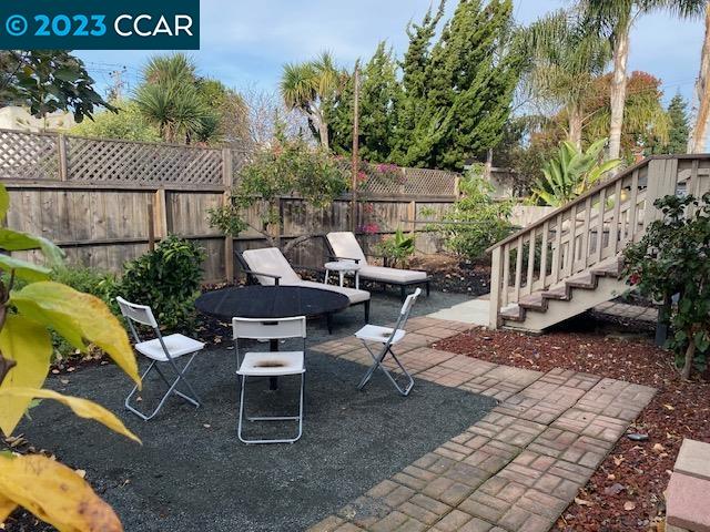514 Talbot Avenue, Unit 514B Albany, CA 94706 - Photo 12 of 12 a backyard of a house with table and chairs