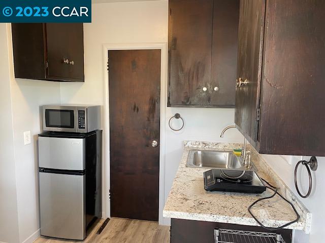 514 Talbot Avenue, Unit 514B Albany, CA 94706 - Photo 2 of 12 a kitchen with a refrigerator and a stove