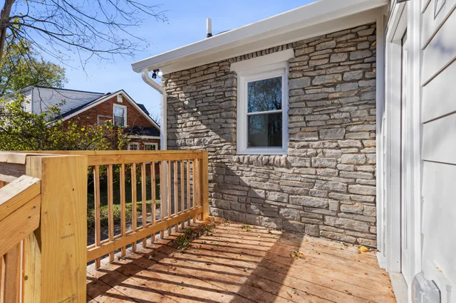 a view of back yard of the house