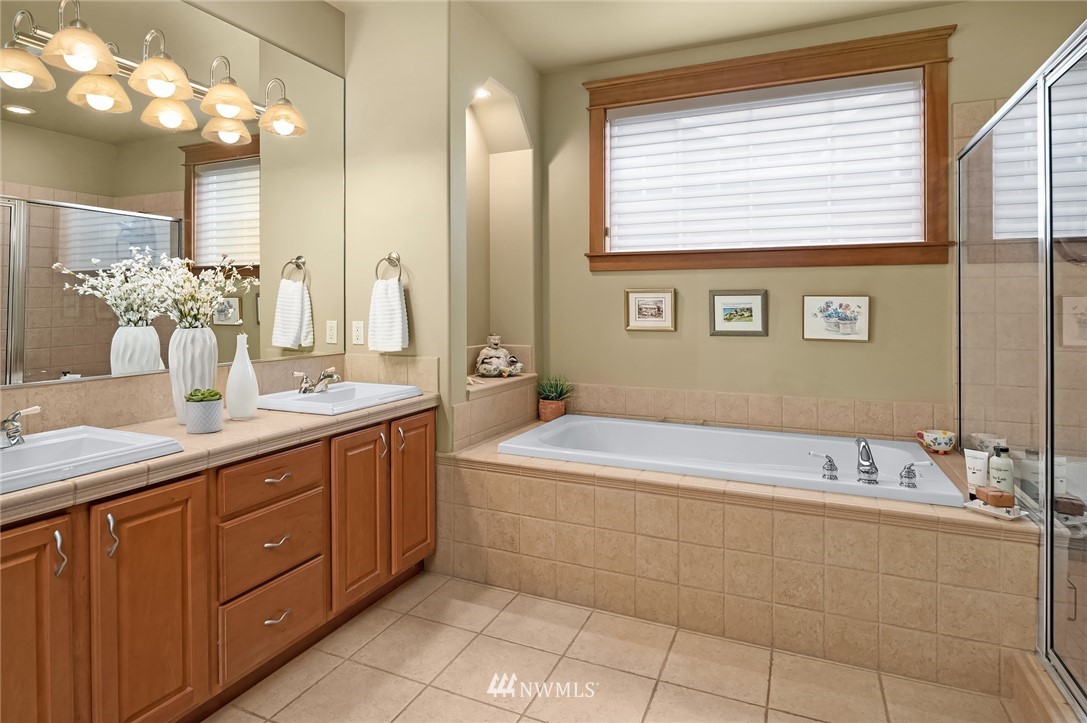 9203 Park Road Edmonds, WA 98020 - Photo 23 of 40 a spacious bathroom with a tub sink and mirror