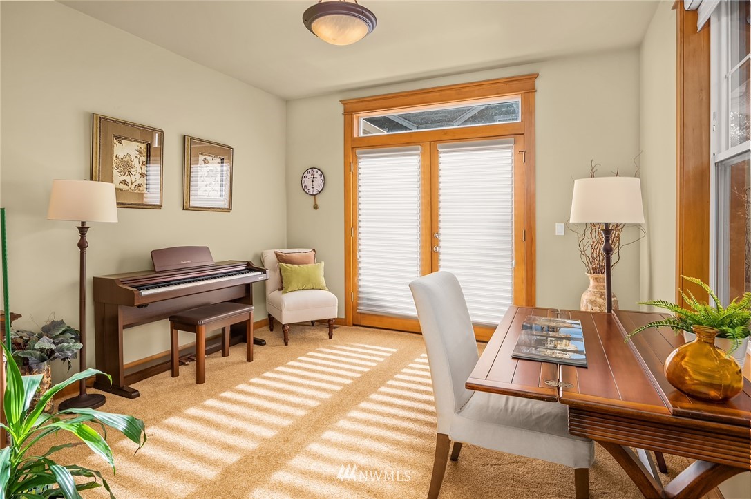 9203 Park Road Edmonds, WA 98020 - Photo 25 of 40 a living room with furniture and a window