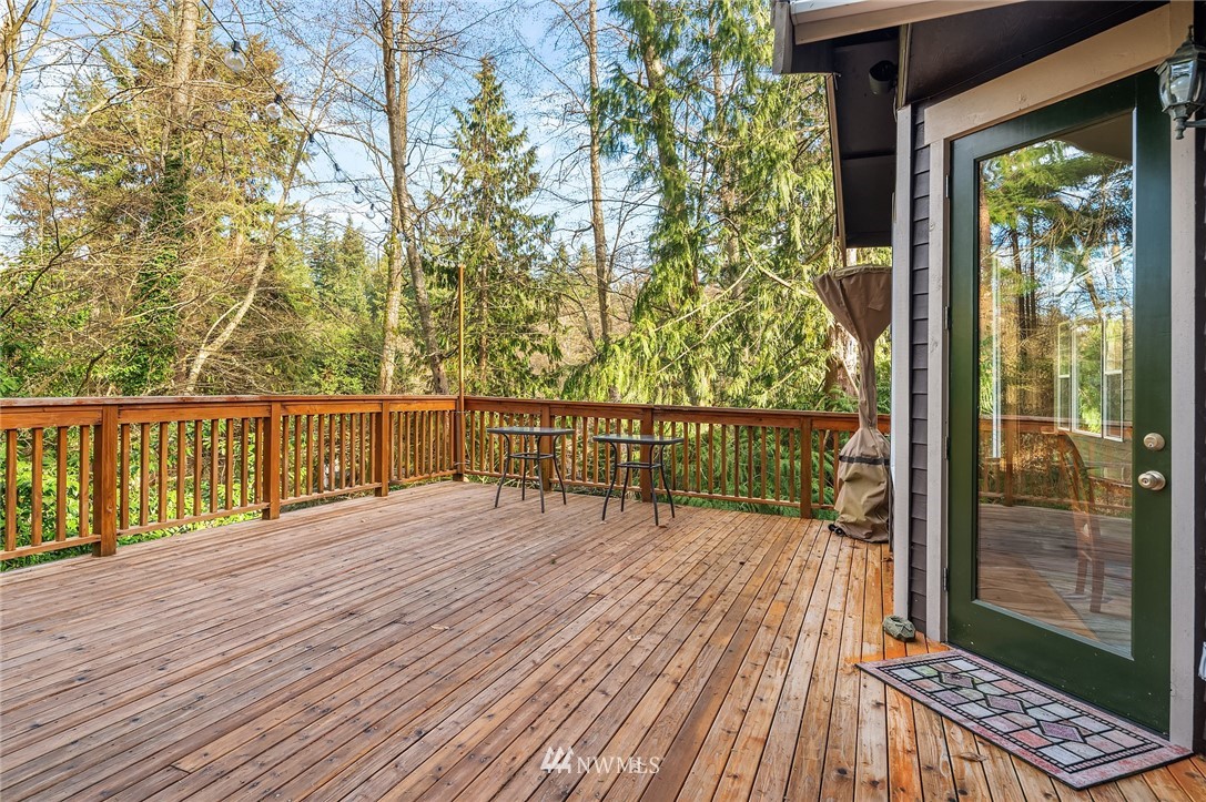 9203 Park Road Edmonds, WA 98020 - Photo 39 of 40 a view of balcony with wooden floor