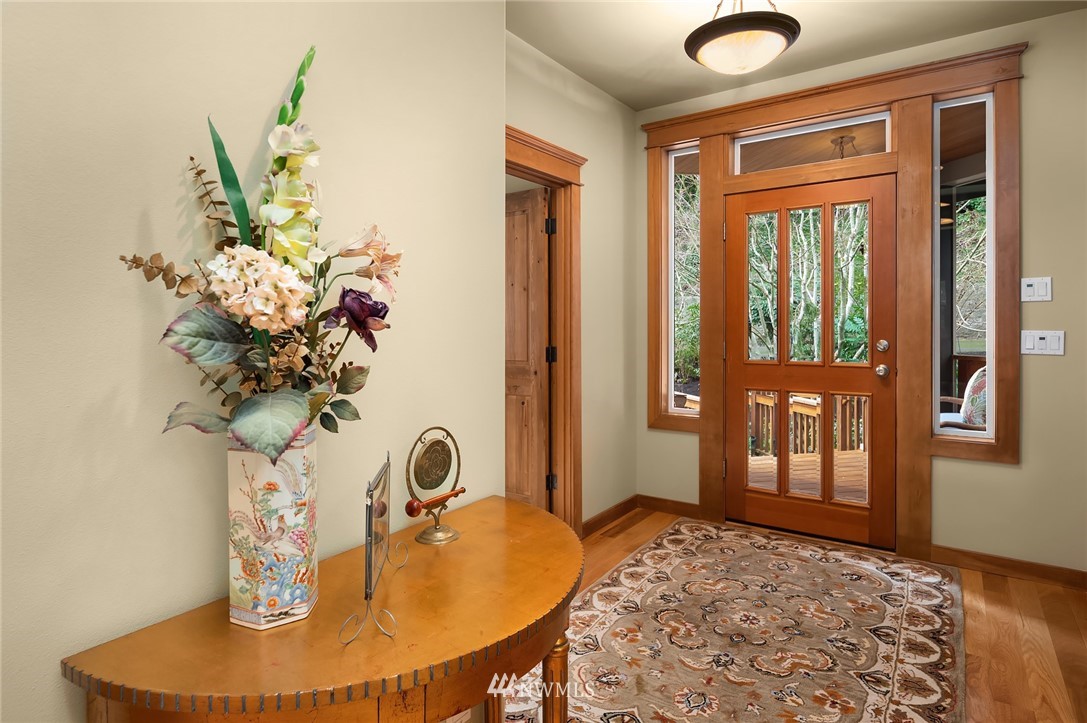 9203 Park Road Edmonds, WA 98020 - Photo 5 of 40 a vase of flowers sitting on a table