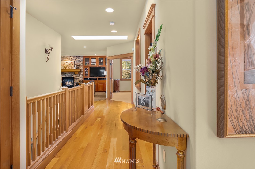 9203 Park Road Edmonds, WA 98020 - Photo 6 of 40 a hallway with dining table and chairs