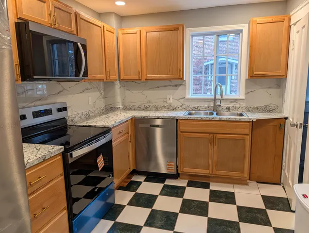 $479,900 | 52 Mammoth Road, Manchester, NH 03109