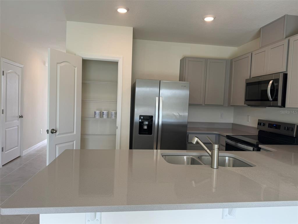 2151 Longleaf Road Davenport, FL 33837 - Photo 3 of 30