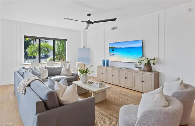 $2,890,000 | 1135 3rd Avenue South, Unit 302, Naples, FL 34102