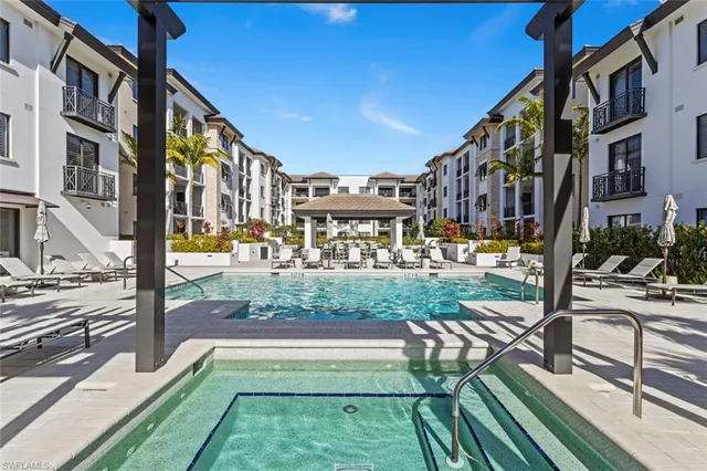 $2,890,000 | 1135 3rd Avenue South, Unit 302, Naples, FL 34102