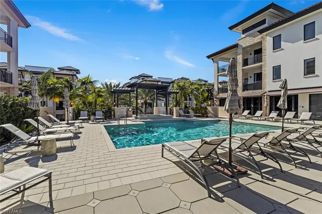 $2,890,000 | 1135 3rd Avenue South, Unit 302, Naples, FL 34102