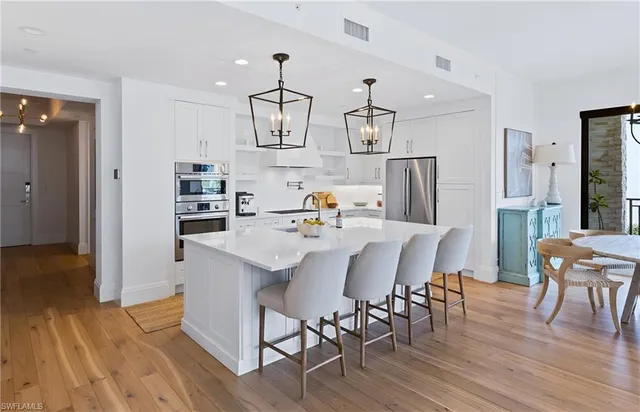 $2,890,000 | 1135 3rd Avenue South, Unit 302, Naples, FL 34102