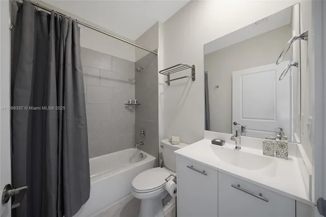 $3,300 | 8167 Northwest 41st Street, Unit E203, Doral, FL 33166