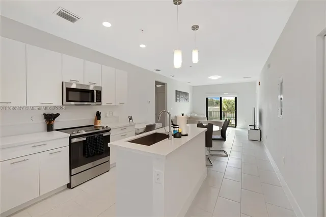 $3,300 | 8167 Northwest 41st Street, Unit E203, Doral, FL 33166