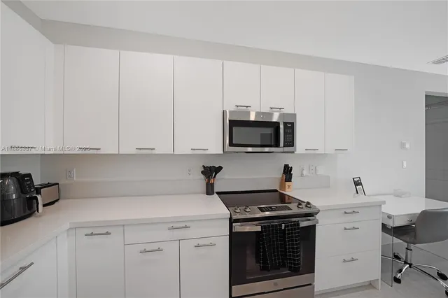 $3,300 | 8167 Northwest 41st Street, Unit E203, Doral, FL 33166