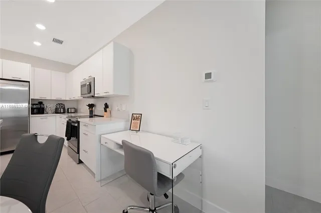 $3,300 | 8167 Northwest 41st Street, Unit E203, Doral, FL 33166