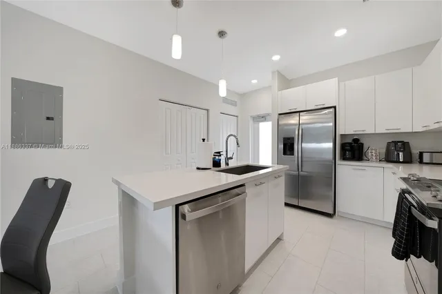 $3,300 | 8167 Northwest 41st Street, Unit E203, Doral, FL 33166