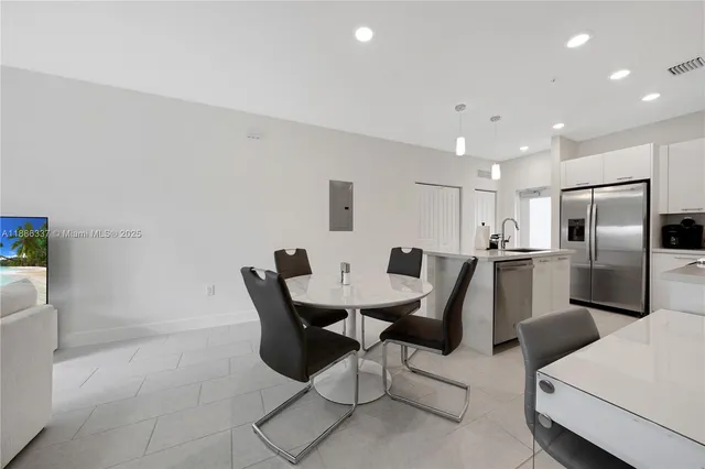 $3,300 | 8167 Northwest 41st Street, Unit E203, Doral, FL 33166