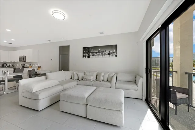 $3,300 | 8167 Northwest 41st Street, Unit E203, Doral, FL 33166