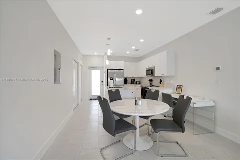 $3,300 | 8167 Northwest 41st Street, Unit E203, Doral, FL 33166