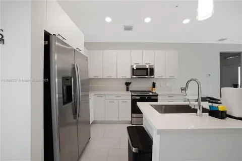 $3,300 | 8167 Northwest 41st Street, Unit E203, Doral, FL 33166