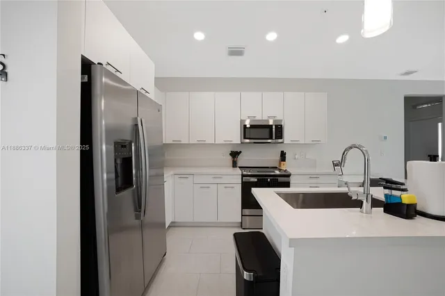 $3,300 | 8167 Northwest 41st Street, Unit E203, Doral, FL 33166